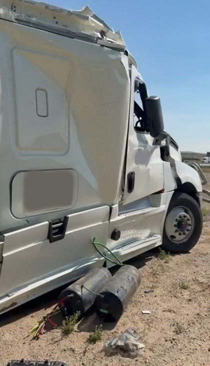 2020 Freightliner Cascadia - Image 2