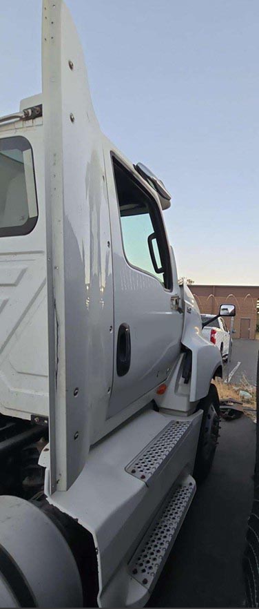 2020 International LT625 - Image 2