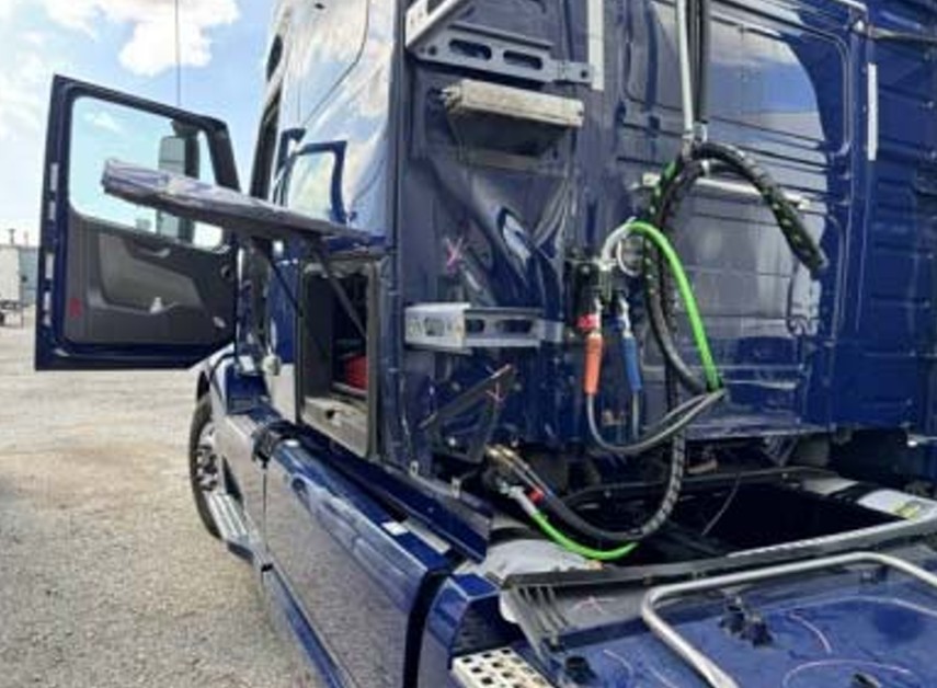 2021 Volvo VNL - Image 10