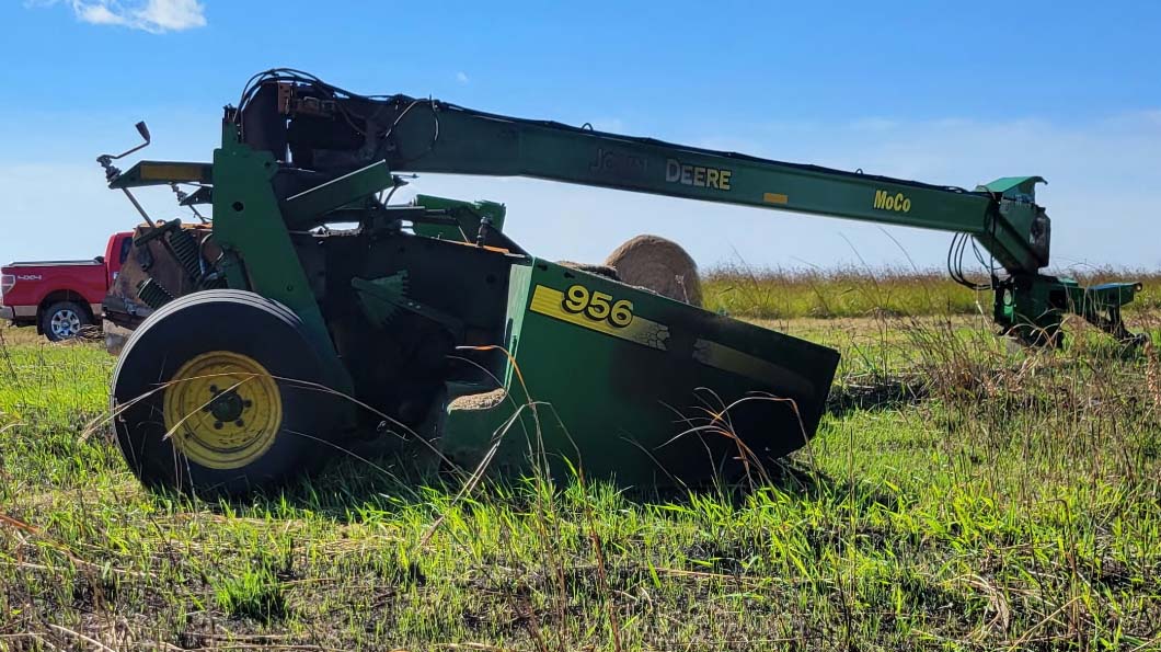 2022 John Deere 956 Mower Conditioner - Image 6