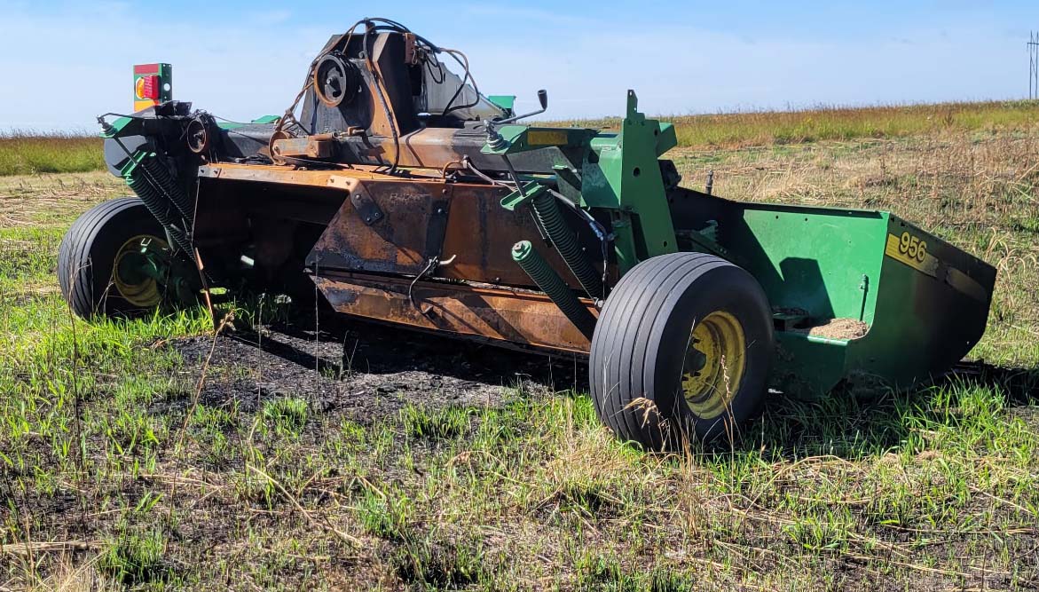 2022 John Deere 956 Mower Conditioner - Image 7