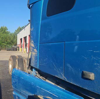2022 Volvo VNL - Image 4