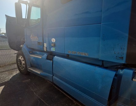 2022 Volvo VNL - Image 8