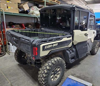 2025 Can-Am Defender Max HD10 - Image 4