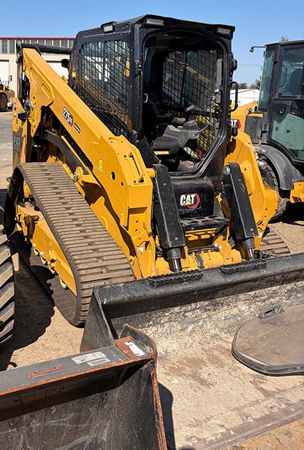 2025 Caterpillar 275XE Skid Steer - Image 2