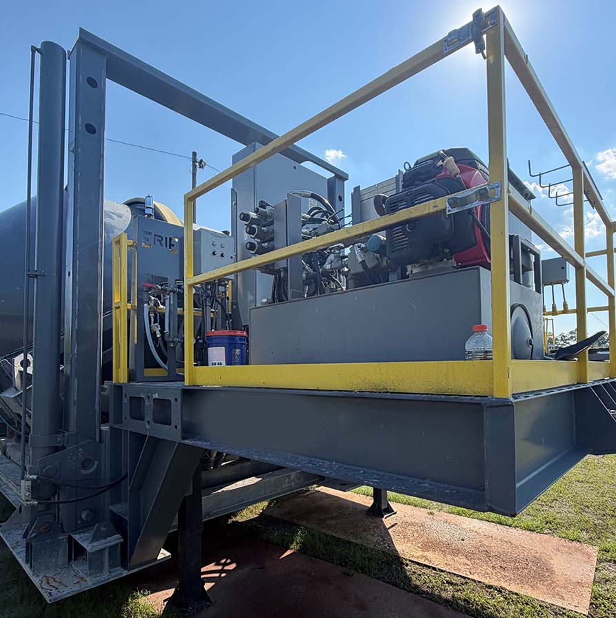 2025 Erie Strayer MC-11C Mobile Self Erect Mix Plant - Image 9