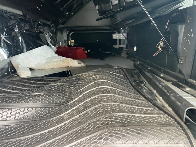 2027 Freightliner Cascadia - Image 22