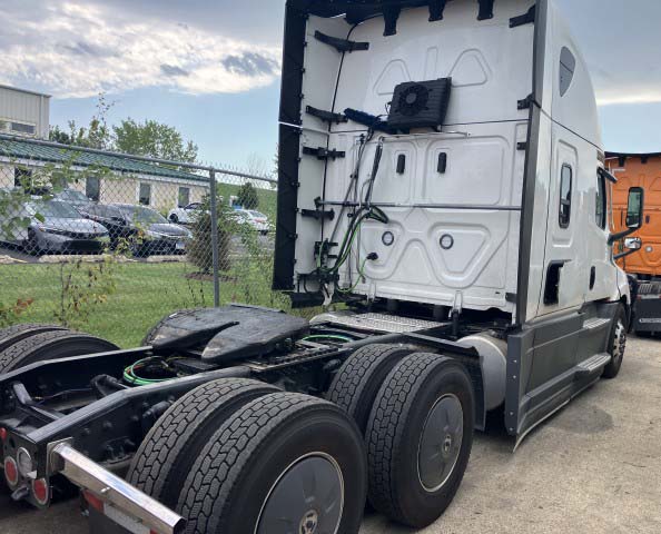 2027 Freightliner Cascadia - Image 3