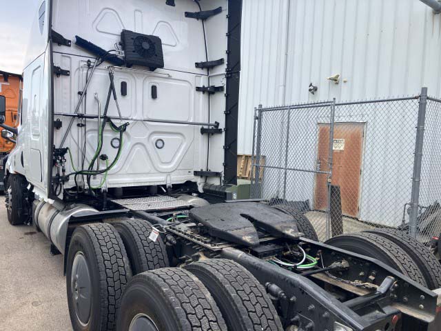2027 Freightliner Cascadia - Image 4
