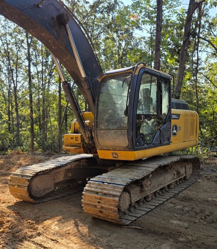 2021 DEERE 210G Excavator - Image 3