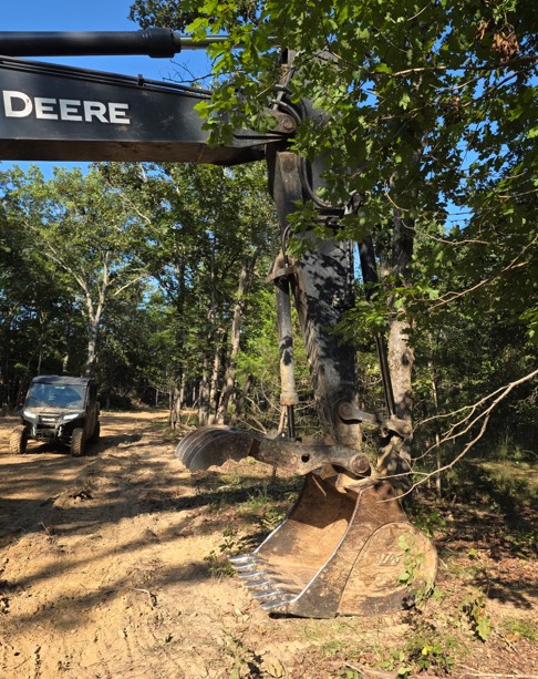 2021 DEERE 210G Excavator - Image 5