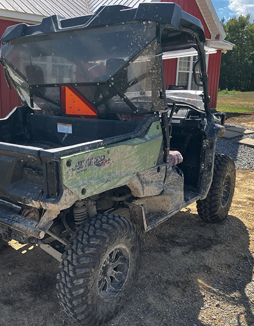 2021 Honda Pioneer LE UTV - Image 2