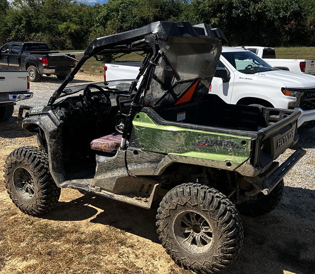 2021 Honda Pioneer LE UTV - Image 3
