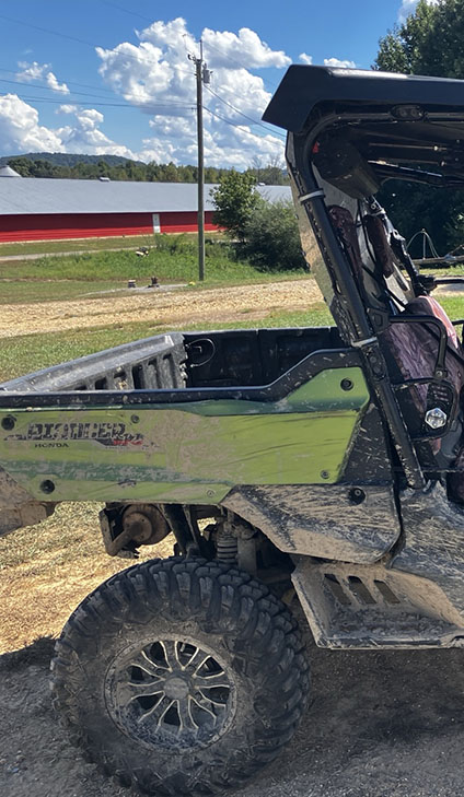 2021 Honda Pioneer LE UTV - Image 4