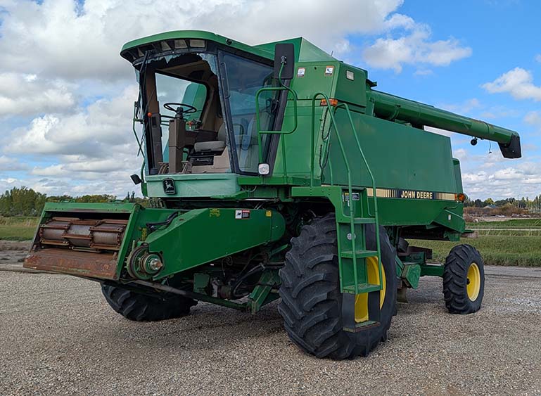 1995 John Deere 9600 Combine