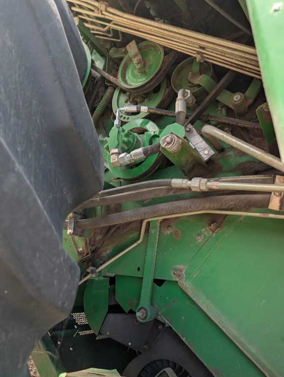 1995 John Deere 9600 Combine - Image 13