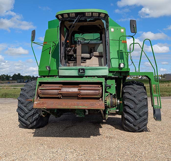 1995 John Deere 9600 Combine - Image 2