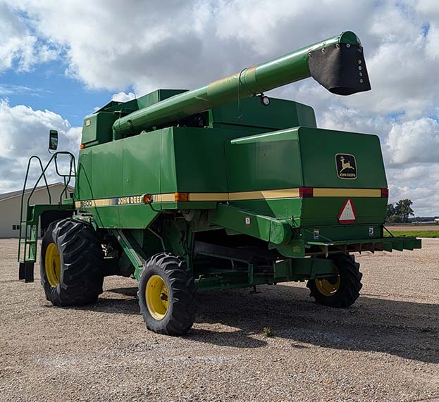 1995 John Deere 9600 Combine - Image 6
