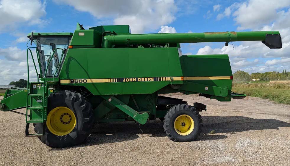 1995 John Deere 9600 Combine - Image 8