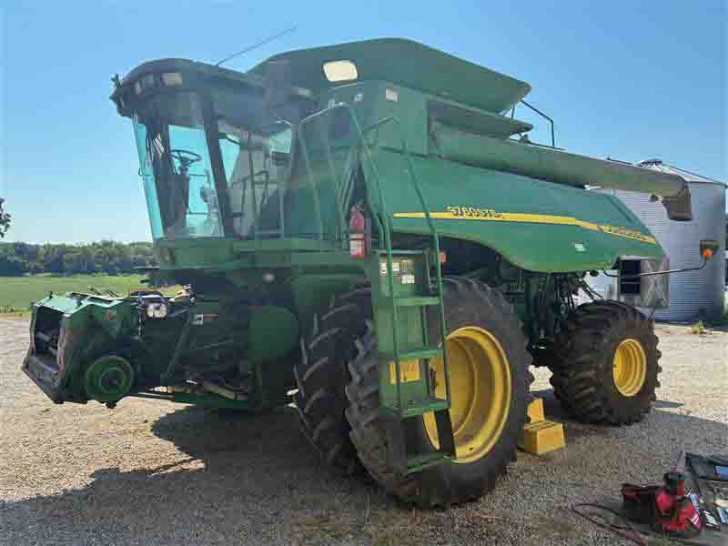 2004 John Deere 9760 STS Combine - Image 9