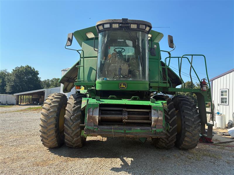 2004 John Deere 9760 STS Combine - Image 8