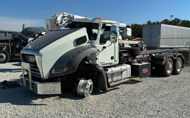 2027 Mack GR64B - Image 3