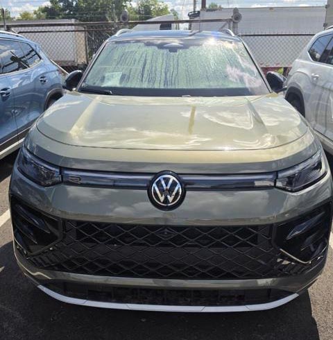 2026 Volkswagen SEL Prem R Line 4Mo 8Auto Tiguan (001) - Image 2