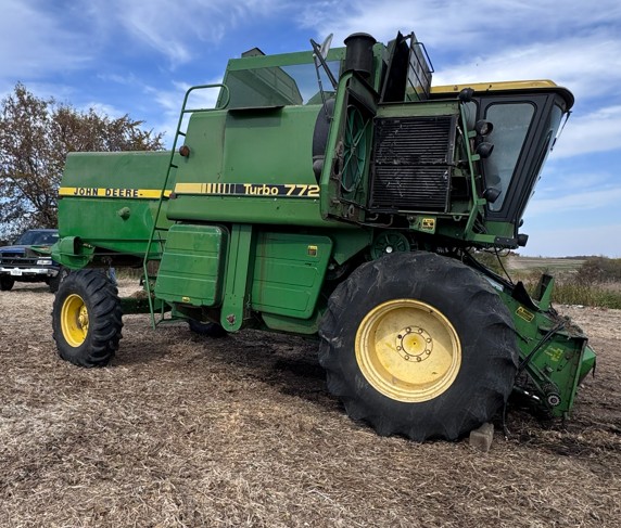 1984 John Deere 7720 Combine