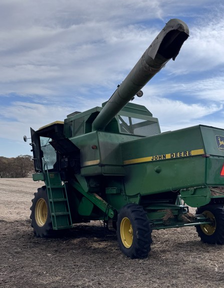 1984 John Deere 7720 Combine - Image 2