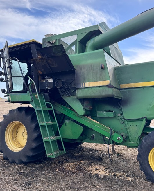 1984 John Deere 7720 Combine - Image 3