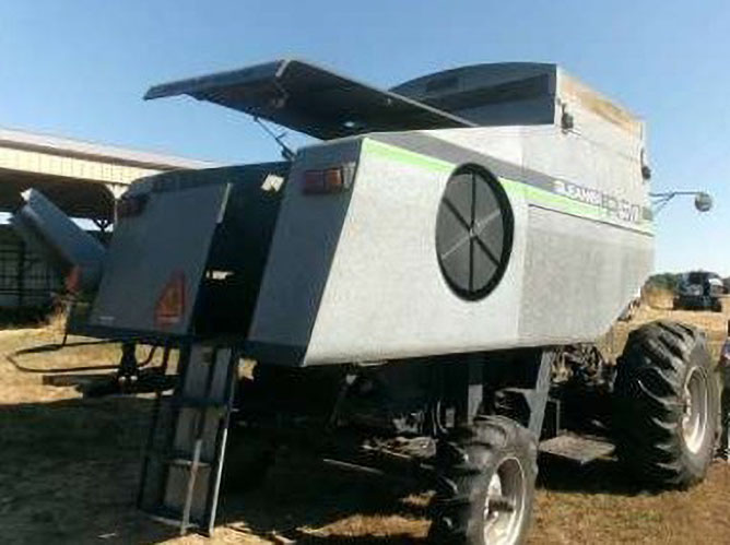 1989 Gleaner R50 Combine - Image 3