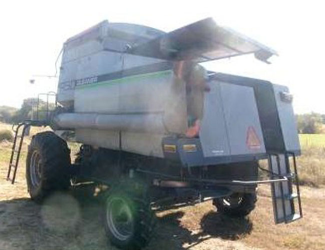 1989 Gleaner R50 Combine - Image 4
