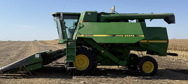 1989 John Deere 9400 Combine