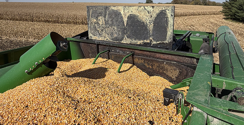 1989 John Deere 9400 Combine - Image 4