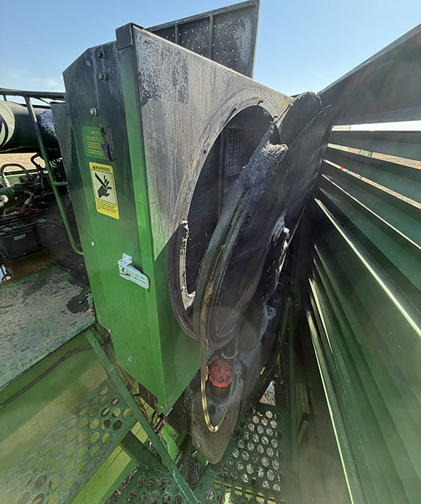 1989 John Deere 9400 Combine - Image 5