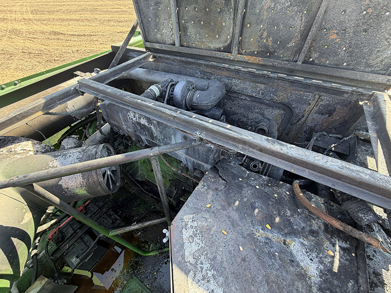 1989 John Deere 9400 Combine - Image 6