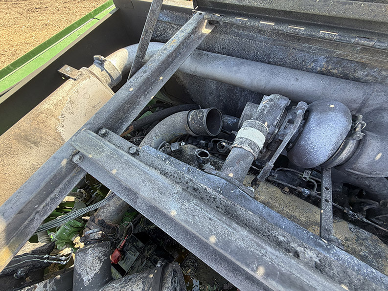 1989 John Deere 9400 Combine - Image 8