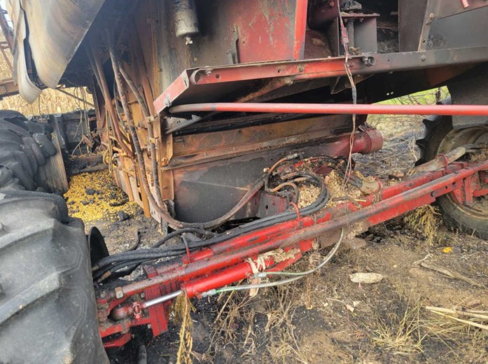 1990 Case IH 1680 Combine - Image 11