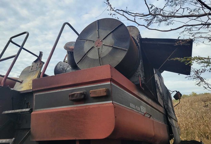 1990 Case IH 1680 Combine - Image 13