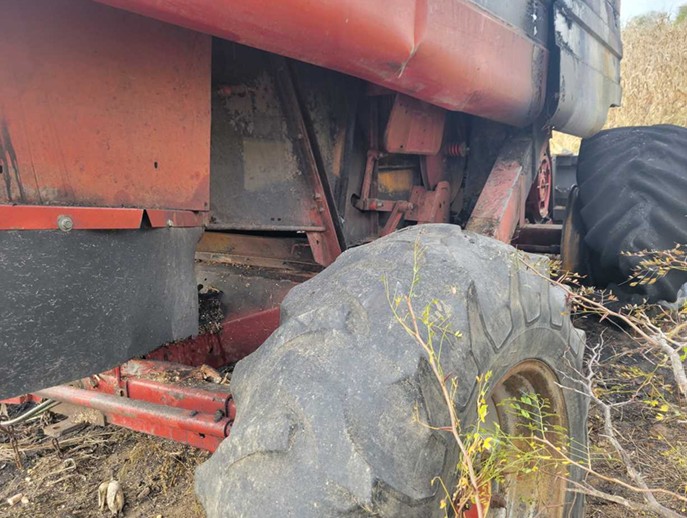 1990 Case IH 1680 Combine - Image 14