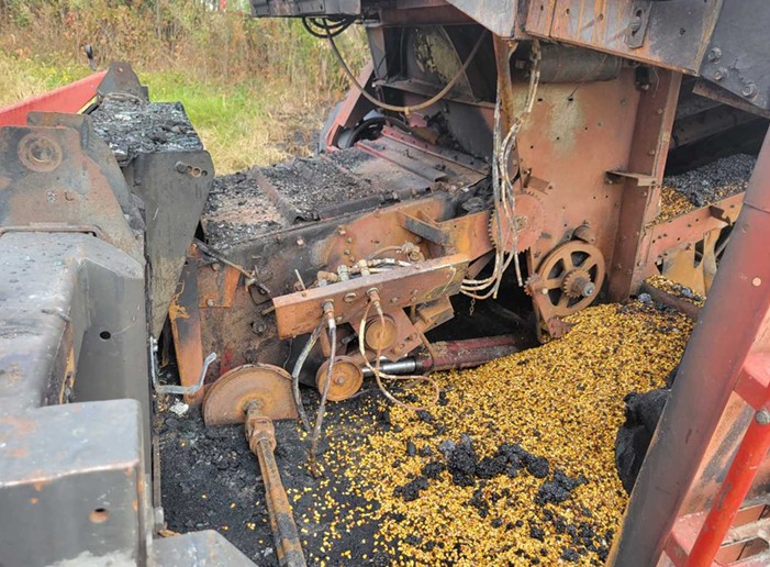 1990 Case IH 1680 Combine - Image 2