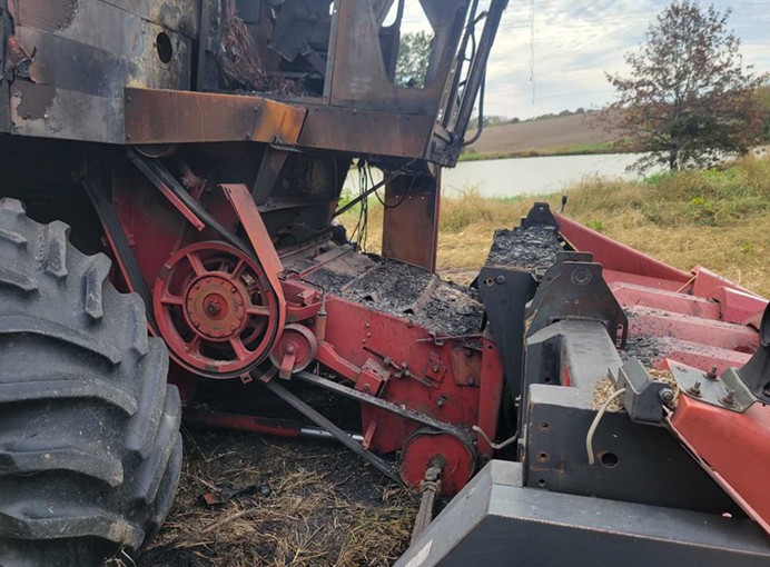 1990 Case IH 1680 Combine - Image 21
