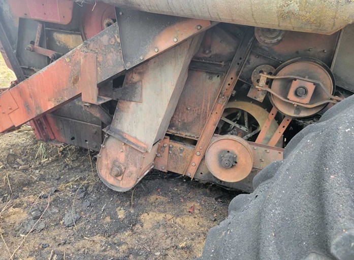 1990 Case IH 1680 Combine - Image 25