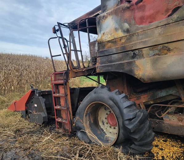 1990 Case IH 1680 Combine - Image 7