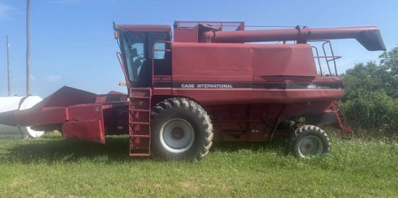 1991 Case IH 1660 Combine & 2000 Case IH 1020 Flex Header