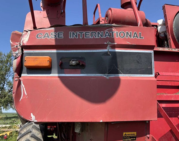 1991 Case IH 1660 Combine & 2000 Case IH 1020 Flex Header - Image 12
