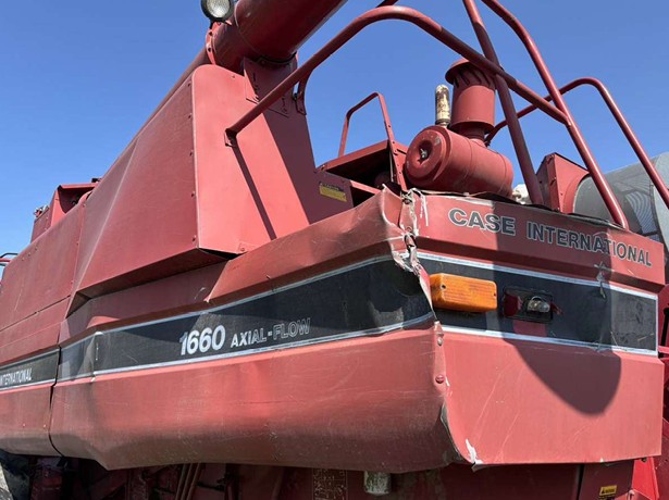 1991 Case IH 1660 Combine & 2000 Case IH 1020 Flex Header - Image 13