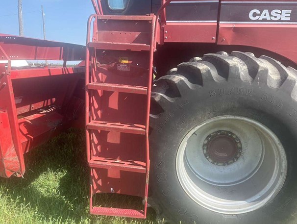1991 Case IH 1660 Combine & 2000 Case IH 1020 Flex Header - Image 14