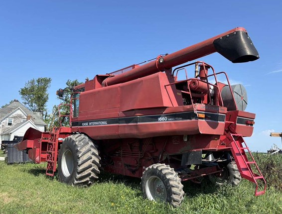 1991 Case IH 1660 Combine & 2000 Case IH 1020 Flex Header - Image 2