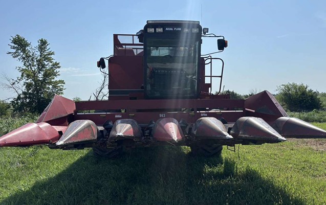 1991 Case IH 1660 Combine & 2000 Case IH 1020 Flex Header - Image 5